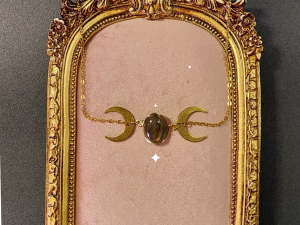 COLLAR LABRADORITA ENTRE LUNAS DORADO