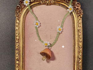 Collar de flores y hongo con citrino