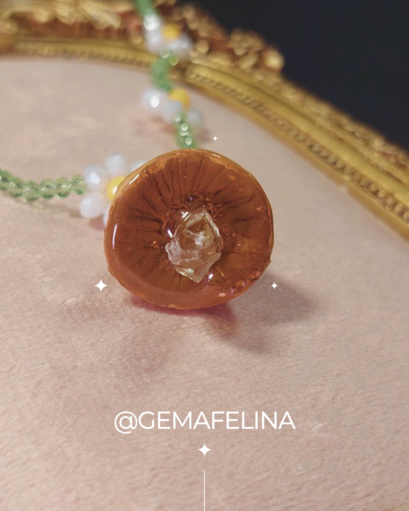 Collar de flores y hongo con citrino - detalles del hongo