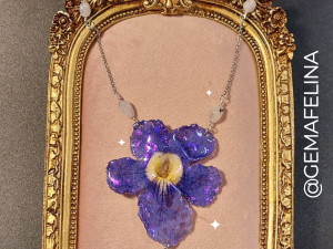 Collar de Flor de Tumbergia Azu